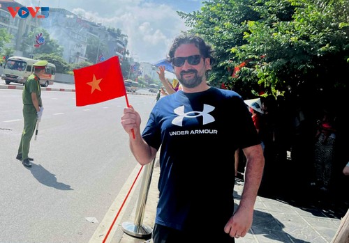 Foreigners admire Vietnamese patriotism on National Day - ảnh 3