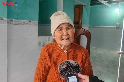 First house built under “Quang Trung Campaign” handed over to flood-affected family - ảnh 1