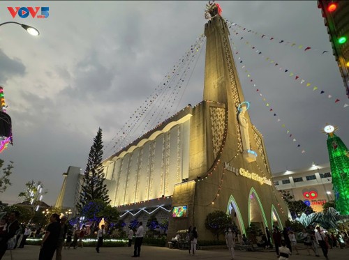 Long Xuyen Cathedral boasts distinctive Catholic architecture - ảnh 1