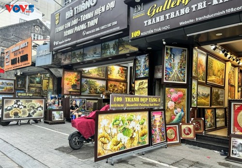 Nguyen Thai Hoc street: Hanoi’s frame-making haven - ảnh 2