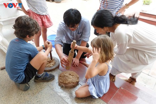 Do paper craft revived in Hanoi’s West Lake area - ảnh 2