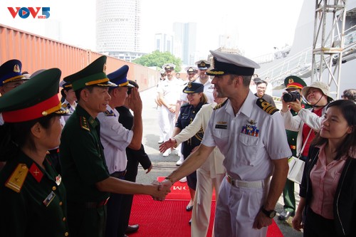 New Zealand Navy’s largest support vessel visits Ho Chi Minh City - ảnh 1