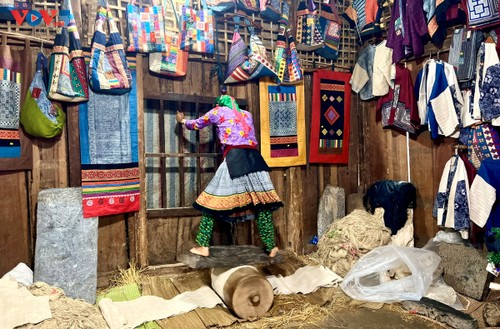 Mong women weave their story on the global stage - ảnh 5