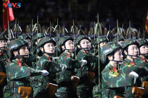 Quân đội Lào và Campuchia tổng hợp luyện diễu binh cùng Việt Nam tại TP.HCM - ảnh 6