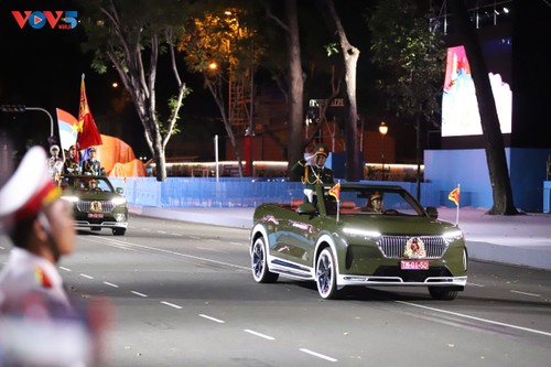 Quân đội Lào và Campuchia tổng hợp luyện diễu binh cùng Việt Nam tại TP.HCM - ảnh 10