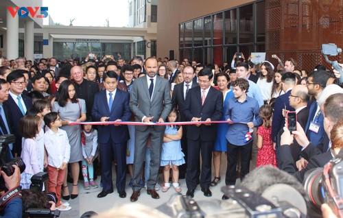 Édouard Philippe inaugure le nouveau bâtiment du Lycée français Alexandre Yersin - ảnh 1