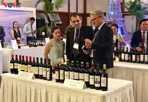 La Sélection officielle 2015 des Crus Bourgeois du Médoc présentée au Vietnam - ảnh 1