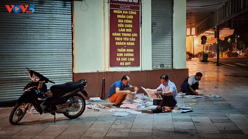 «Le journal papier a toujours sa place» - ảnh 1