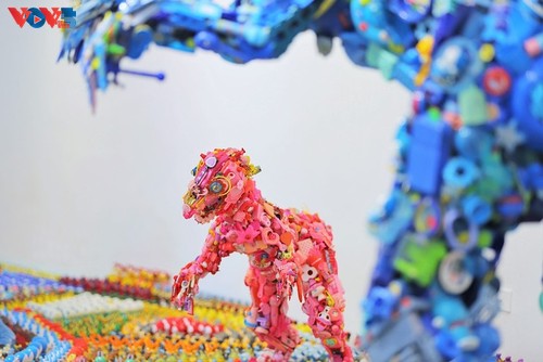 “塑料纪”艺术展传递环保信息 - ảnh 11