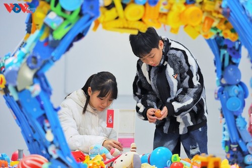 “塑料纪”艺术展传递环保信息 - ảnh 14