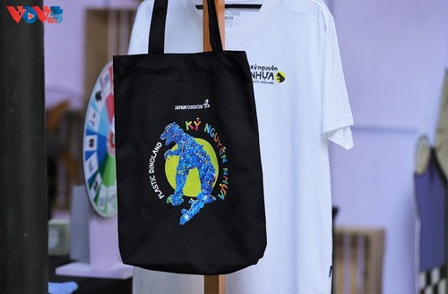 “塑料纪”艺术展传递环保信息 - ảnh 16