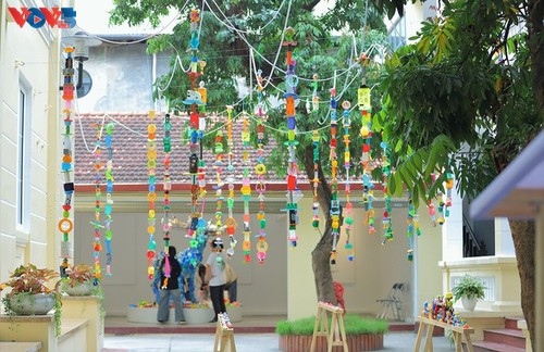 “塑料纪”艺术展传递环保信息 - ảnh 1