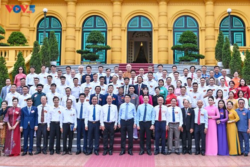 梁强会见全国优秀传统手工艺村艺人代表 - ảnh 2