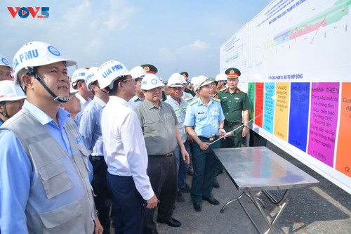 范明政要求完善剩下工程，确保隆城机场于12月19日迎接首航 - ảnh 2