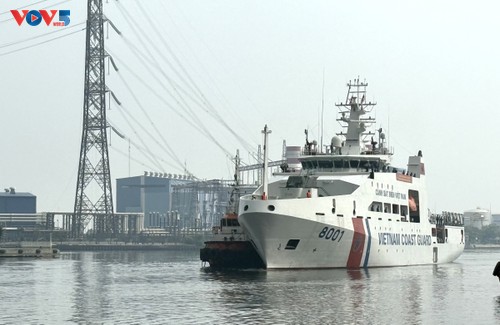 越南海警舰艇访问印尼，加强传统友谊 - ảnh 1