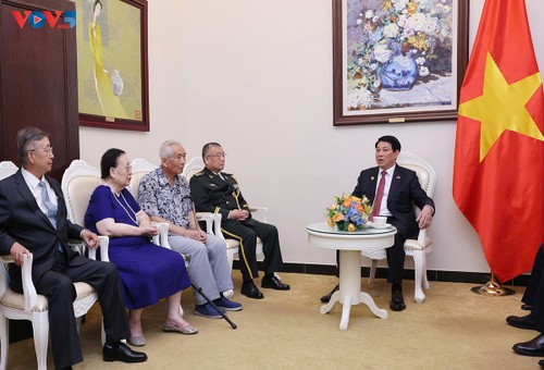 梁强会见越中友好人士家属代表 - ảnh 1