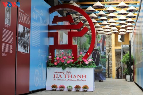 “凯旋之歌永远响亮”展览：解放日壮志豪情的河内 - ảnh 16