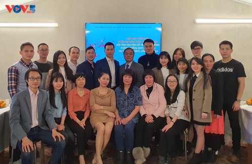 Generalkonsulat Vietnams in Wladiwostok ehrt freiwillige Helfer für Covid-19-Bekämpfung - ảnh 1