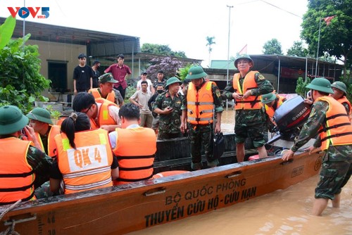 Unterstützung für die von Überschwemmungen betroffenen Menschen in Nghe An - ảnh 1