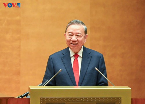 Landeskonferenz zur Umsetzung der Beschlüsse über Entwicklung der Staatswirtschaft und vietnamesischer Kultur - ảnh 2