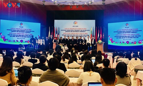 ASEAN-Volksforum 2020: Solidarität zur Reaktion auf globale Herausforderungen - ảnh 1