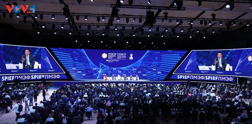 Vizepremierminister Le Thanh Long nimmt an der Eröffnung des 28. Internationalen Wirtschaftsforums teil - ảnh 1