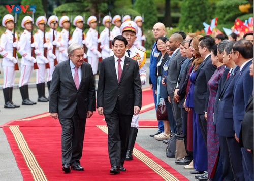 Staatspräsident Luong Cuong leitet offiziellen Empfang für UN-Generalsekretär António Guterres - ảnh 1