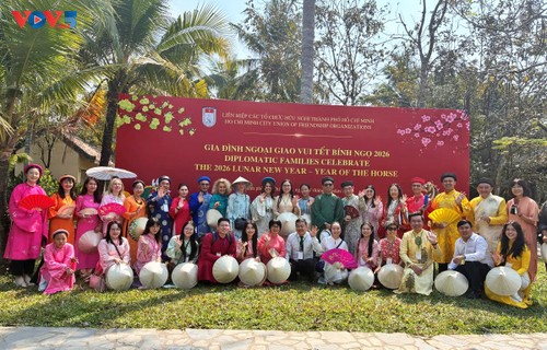 „Diplomatenfamilien feiern Neujahrsfest 2026” – kulturelle Brücke für das diplomatische Korps in Ho-Chi-Minh-Stadt - ảnh 1