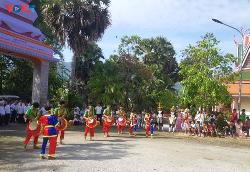 Chhay-dam-Trommeltanzgruppe bewahrt traditionelle Kultur der Khmer - ảnh 1