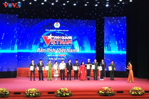 Program “Vietnam yang Cemerlang” Tahun 2022 Memuliakan Kapabilitas Vietnam - ảnh 1