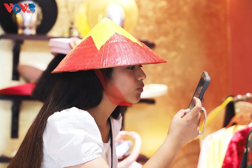 Hanoism – Sentuhan Lembut pada Kebudayaan Vietnam Melalui Foto-Foto - ảnh 16