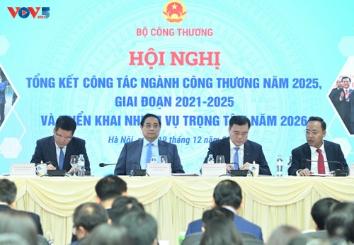 PM Vietnam Minta Instansi Industri dan Perdagangan untuk Laksanakan “Enam Kepeloporan” - ảnh 2