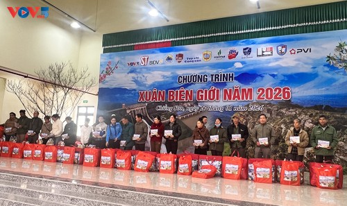 Musim Semi di Wilayah Perbatasan: Hangatnya Kawan Sekesatuan, Eratnya Ikatan Tentara dan Rakyat - ảnh 5