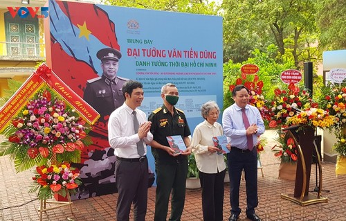 Khai mạc Trưng bày “Đại tướng Văn Tiến Dũng - Danh tướng thời đại Hồ Chí Minh” - ảnh 2