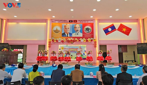 Trường song ngữ Lào-Việt Nam Nguyễn Du bế giảng năm học 2024-2025 - ảnh 1