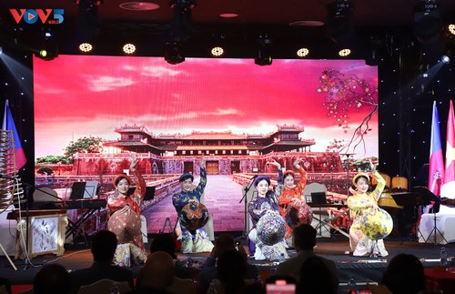 Đặc sắc chương trình nghệ thuật kỷ niệm 75 năm thiết lập quan hệ ngoại giao Việt Nam - Cộng hòa Séc - ảnh 1