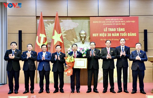 Chủ tịch Quốc hội Trần Thanh Mẫn dự Lễ trao tặng Huy hiệu Đảng - ảnh 1