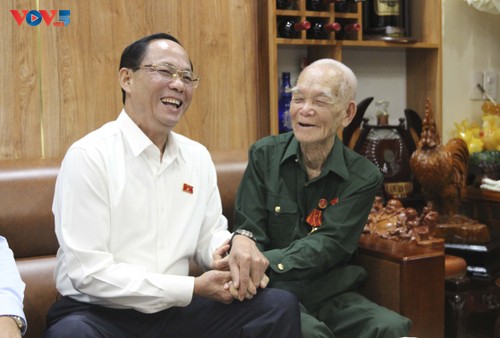 Lãnh đạo Đảng, Nhà nước thăm, tặng quà gia đình chính sách, người có công nhân Ngày Thương binh – Liệt sỹ - ảnh 2