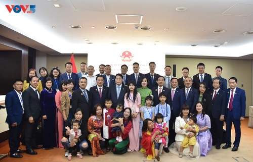 Chủ tịch nước Lương Cường gặp gỡ cán bộ, nhân viên Đại sứ quán và cộng đồng người Việt Nam tại Angola - ảnh 2