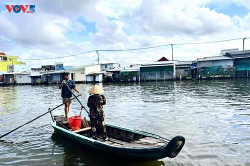 Phố xá vang tiếng gọi đò - ảnh 1