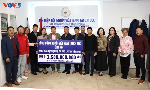 Cộng đồng người Việt ở nhiều nước tích cực ủng hộ đồng bào bị thiệt hại do bão Bualoi và Matmo - ảnh 2