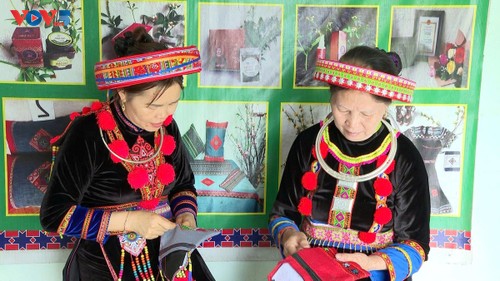 Người giữ lửa nghề thêu truyền thống của dân tộc Dao đỏ ở Thái Nguyên - ảnh 1