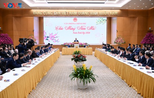 Thủ tướng gặp mặt đầu năm mới với cán bộ, công chức người lao động Văn phòng Chính phủ - ảnh 1