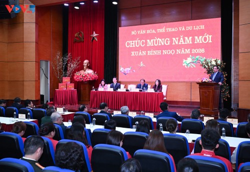 Thủ tướng gặp mặt nhà văn hóa, trí thức, văn nghệ sĩ, báo chí tiêu biểu nhân dịp Xuân Bính Ngọ - ảnh 1