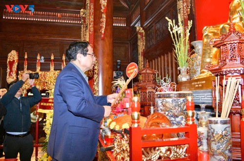 Thủ tướng Phạm Minh Chính tưởng niệm Chủ tịch Hồ Chí Minh và các Anh hùng làm nên chiến thắng Điện Biên Phủ - ảnh 1