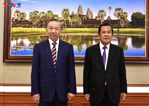 President To Lam holds talks with CPP and Senate President Hun Sen - ảnh 1