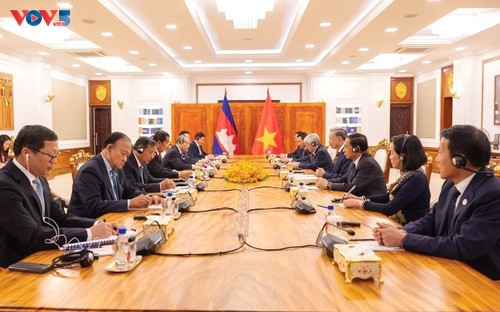 President To Lam holds talks with CPP and Senate President Hun Sen - ảnh 2