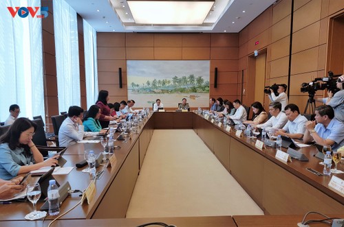 A lean and mean State apparatus will spare resources for national development: Top legislator   - ảnh 1