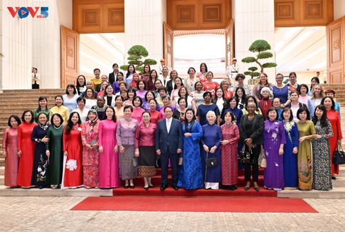 Female diplomats praised for their contributions to peace and progress - ảnh 1