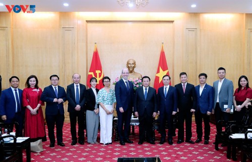 Google ready to work with Vietnam on digital transformation  - ảnh 2